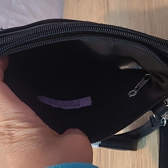 NWOT KENNETH COLE REACTION CROSSBODY PURSE - Picture 5 of 8